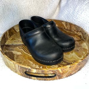 Black women’s Dansko clogs